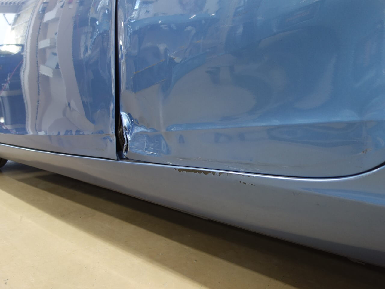 ボルボ 側面板金塗装ドラピ:埼玉県さいたま市