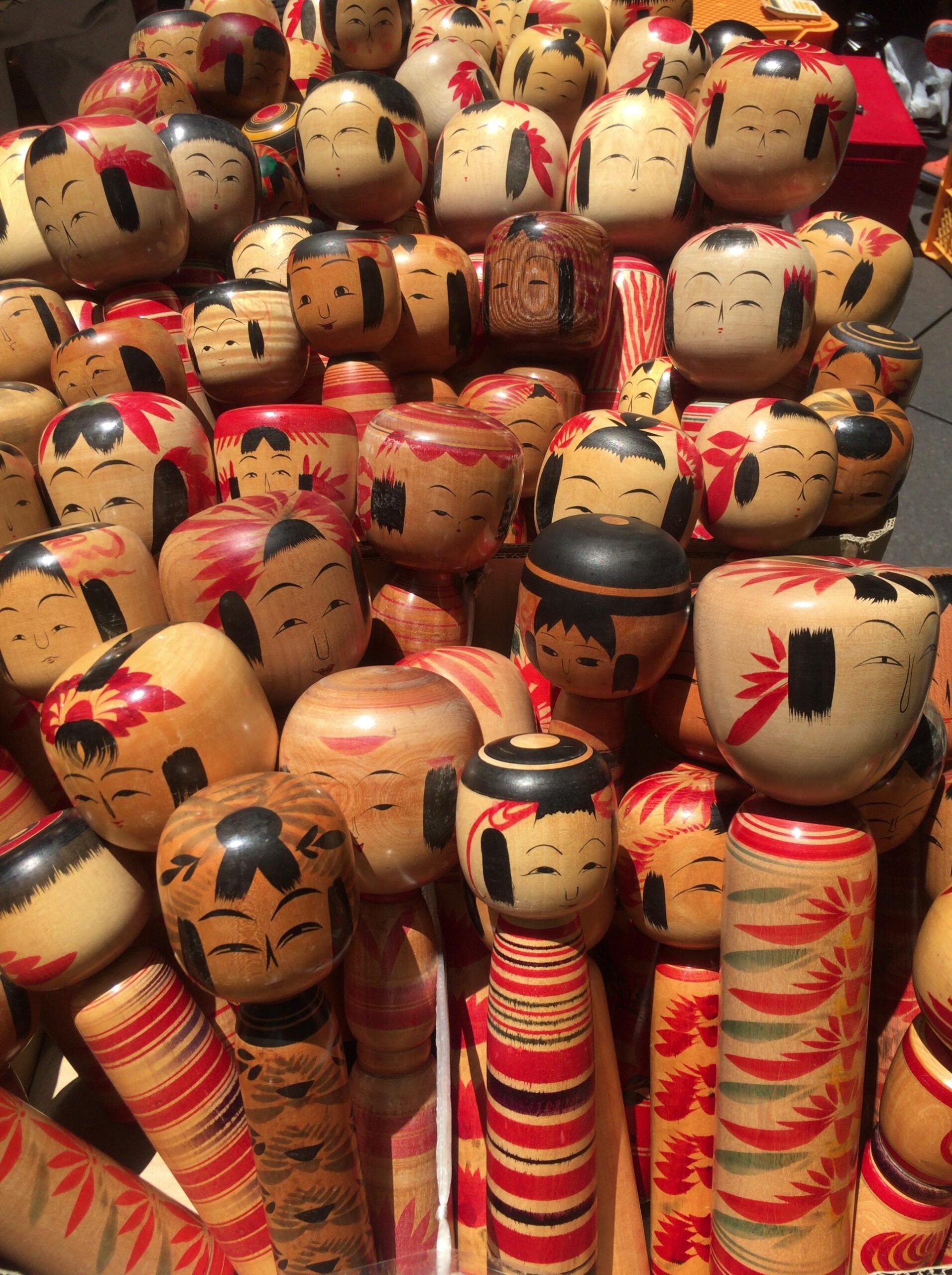 骨董品の掘り出し物はどこで買う？有名骨董市の紹介と楽しみ方骨董品に関するコラム 骨董・古美術-日晃堂