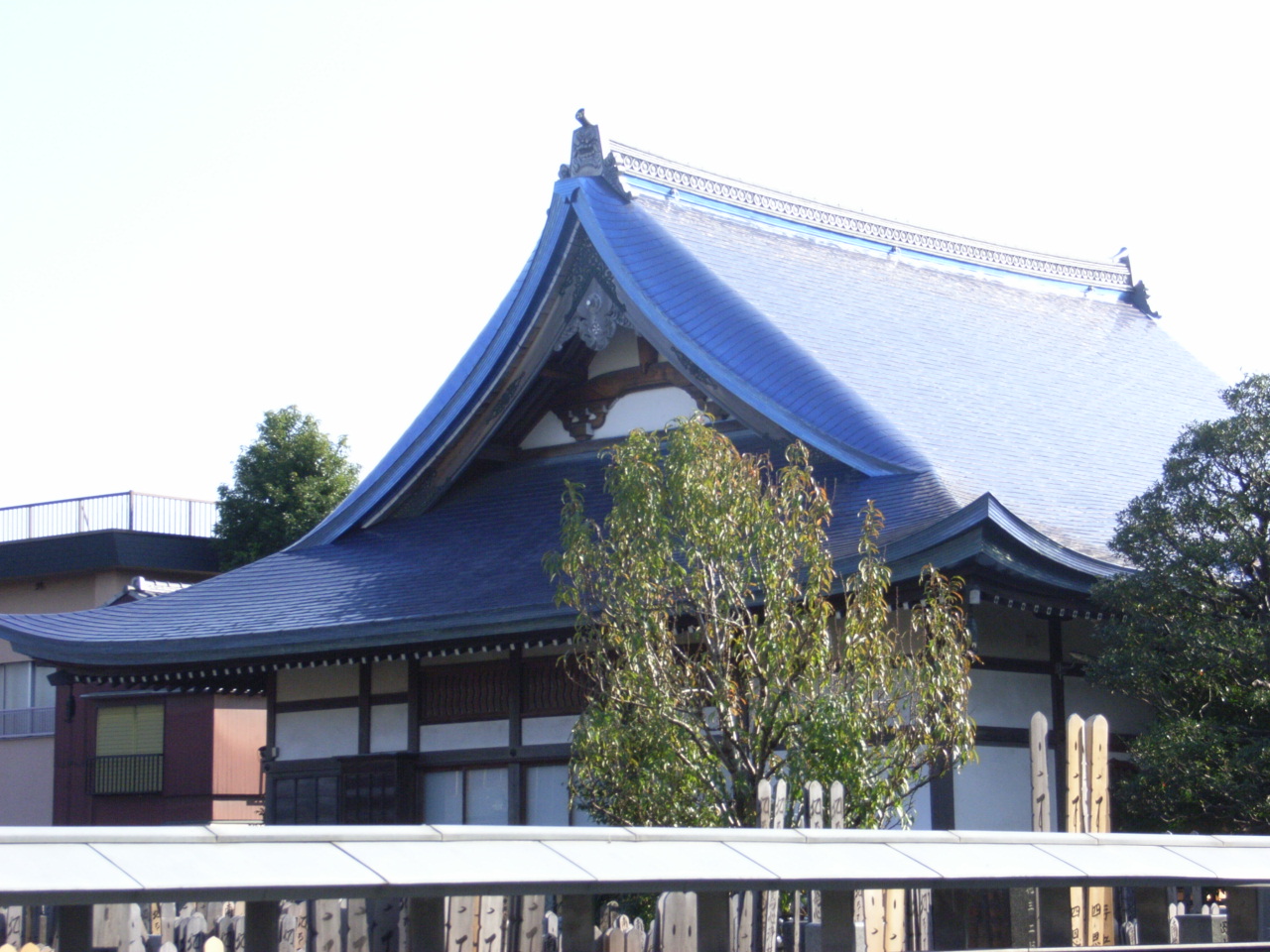 屋根の耐用年数と工事が必要な状態とは？屋根材の種類別に解説株式会社朝穂建設