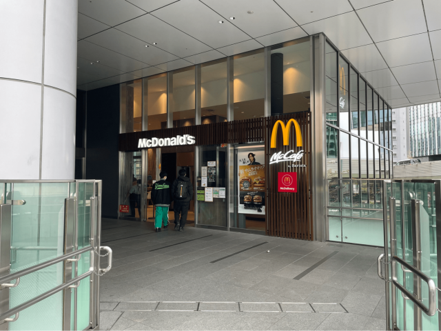 マクドナルドの「カタカナ看板」、激レアになっていた 20年間の変化に愕然– Sirabee