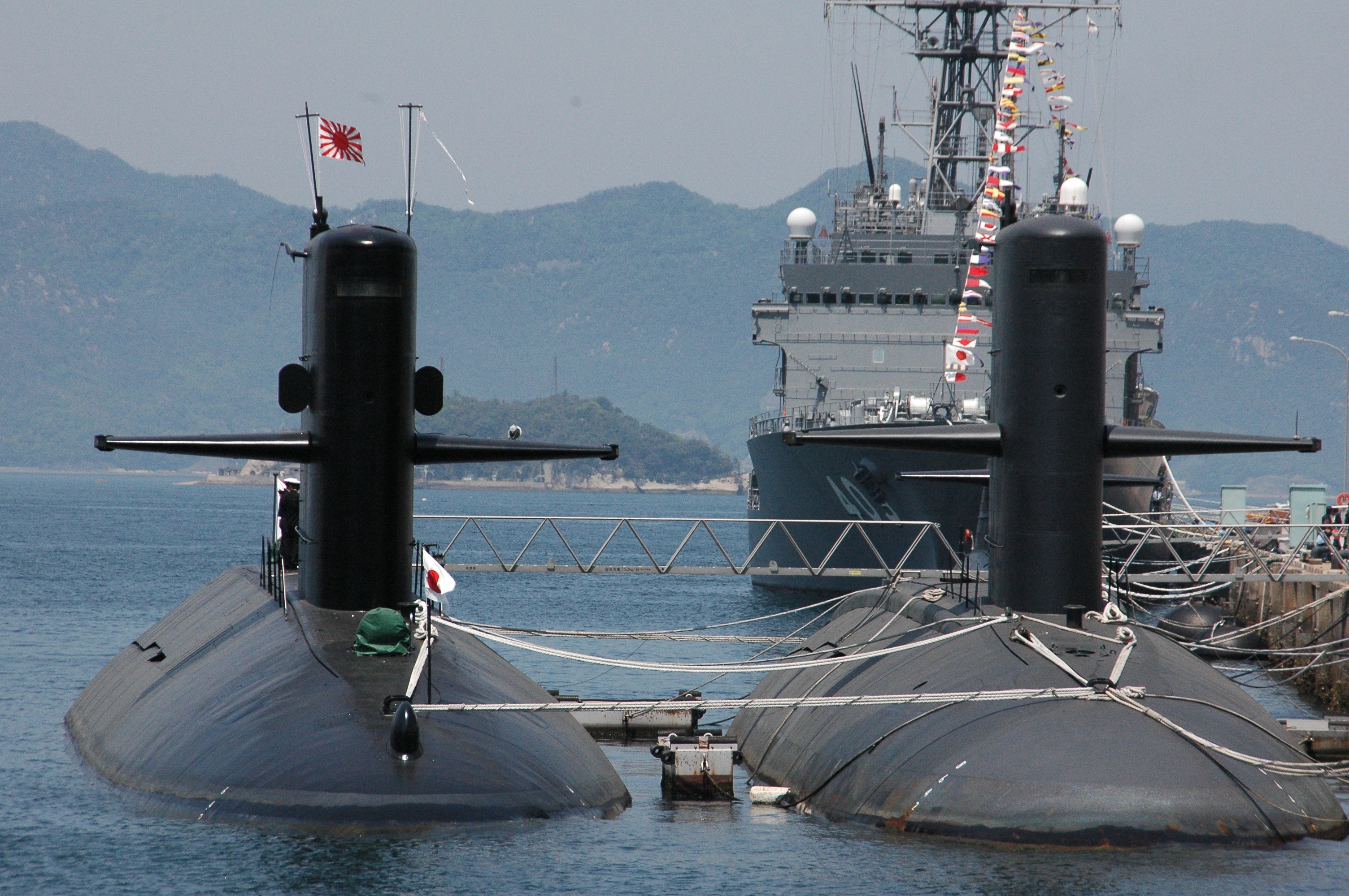 かつての潜水艦に乗れるレア体験！呉のおすすめスポットとグルメ - Tripa トリパ 旅のプロがお届けする旅行に役立つ情報