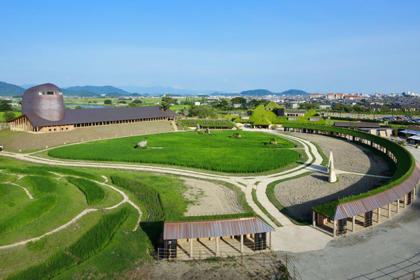 その名は銅仮面！ラコリーナ近江八幡に車輪付き藤森建築が誕生TabiKen -旅とビルと建築と