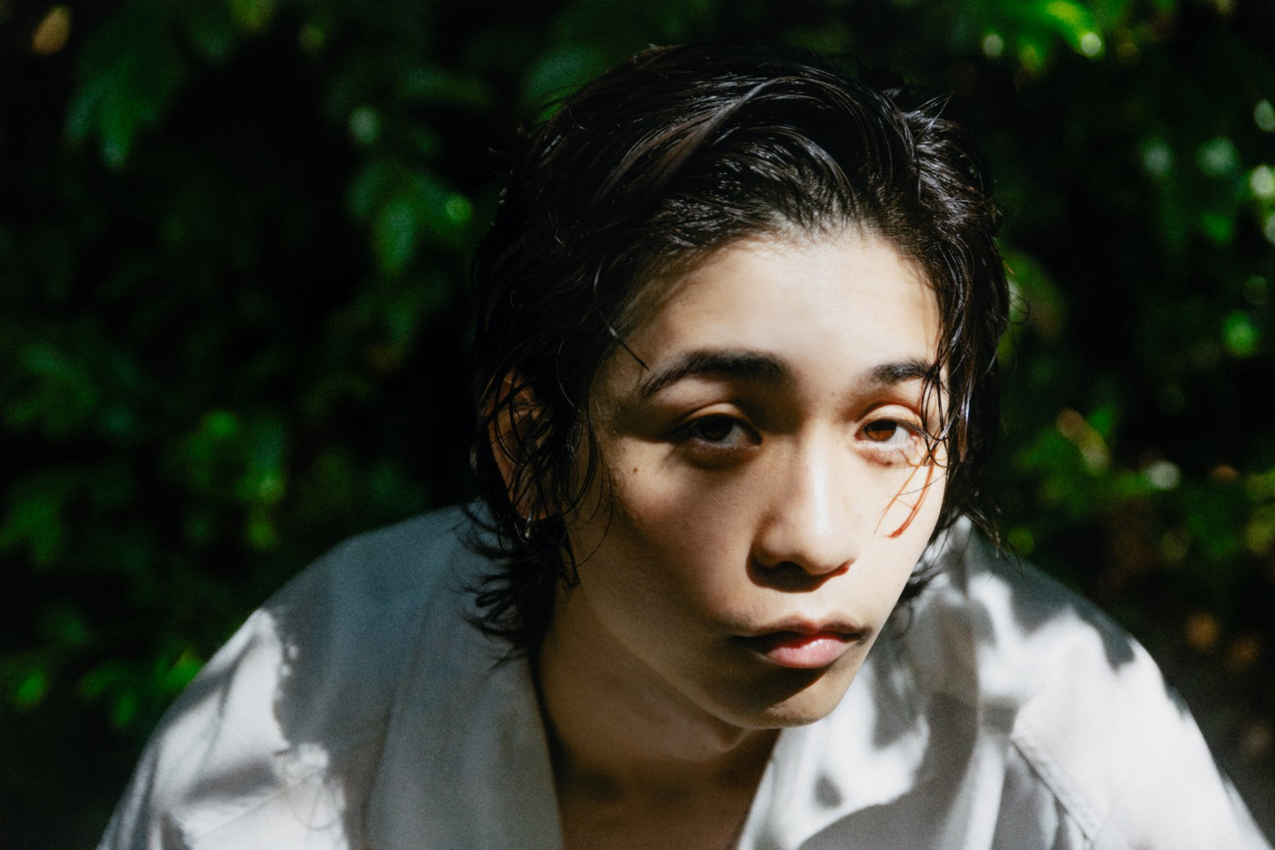 漁港で働くアーティストjo0ji 新曲「escaper」を配信リリース。MVには成田凌が出演 - 日刊エンタメクリップ