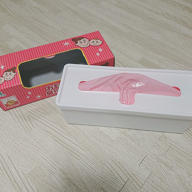 オムツ用ごみ箱のグッズが揃ったのでまとめ投稿です🍀 ◎オムニウッティ 20L LL アイボリー 定番のオムニウッティにしました☺️20L結構大きい～！届いてびっくり💦 ベビーベッド下の収納に置いて寝室とリビングを行き来する予定が入らず🥺 代わりにS字フックでぶら下げ