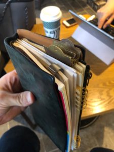 良き相棒 トラベラーズノートは仕事でも使いやすいなべちゃん1人で何でもこなす孤高のエンジニア