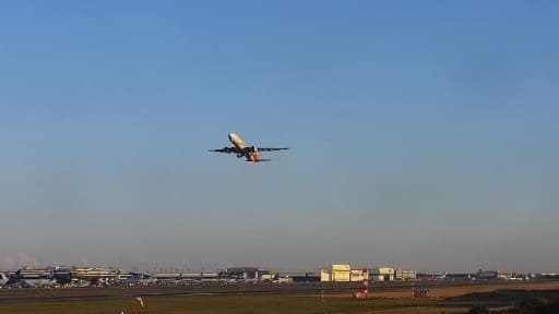 フライングホヌ3号機の成田さくらの山着陸