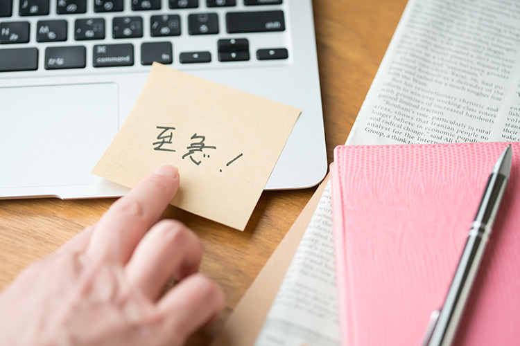 催促メールを送る場合のポイントは？ビジネスシーンにおける注意点や例文を紹介