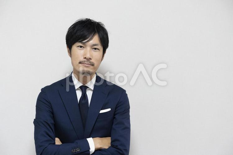 2ページ目男性 スーツ 正面の写真素材写真素材なら「写真AC」無料 フリー ダウンロードOK
