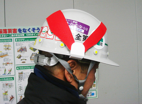 ヘルメットを被る現場監督者の日本人男性 建設・工事人物 の写真素材251874243- イメージマート