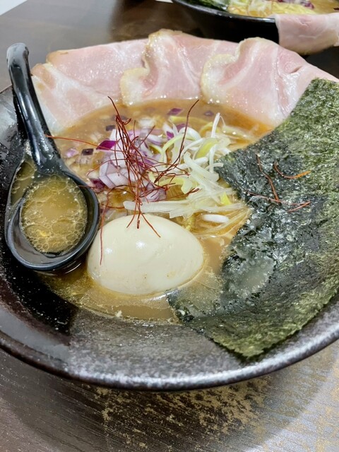 ラーメン激戦区葛飾区金町で白湯ラーメンを食べたい方必見】麺屋綴で特製プチプチ白湯そばを食べてきました♪