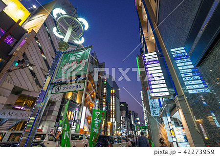 アジア最大級の歓楽街、新宿「歌舞伎町」の遊び方 - 日本の観光メディアMATCHA