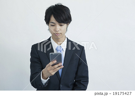 スマホを持つ男性の手 書き込み可能Stock PhotoAdobe Stock