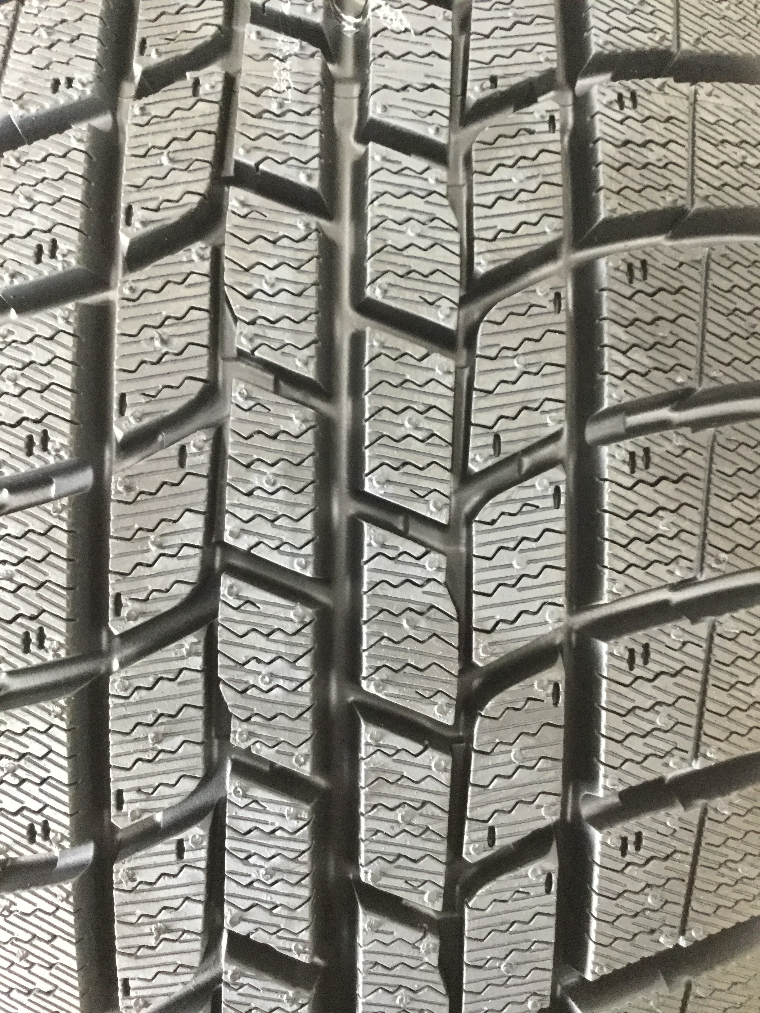 スタッドレスタイヤの選び方 - プロが教えるおすすめの選択オートバックス公式通販サイト