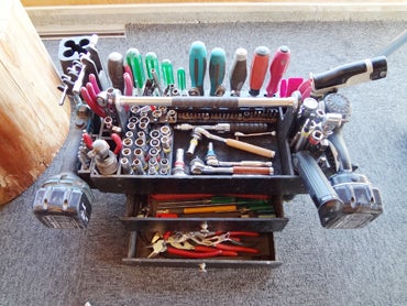 100均DIY セリアの木製トレイでスパイスボックスを簡単自作 キャンプ用の調味料や薬などの小物を収納しよう！ -ハピキャンキャンプ・アウトドア情報メディア