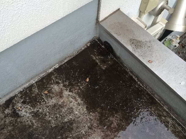 三角屋根と平らな屋根の防水性能の違いって?現場ブログやね110番 きずな香川県で雨漏り・屋根の修理なら