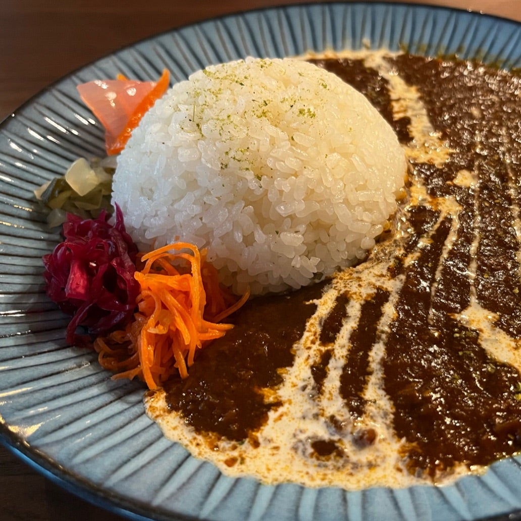 cafe shizukawa(カフェ静川)】三島市某所にあるの桜家が営むおとなカフェへ。 |