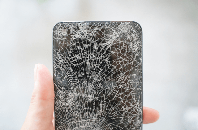 iPhoneのフロントガラス画面が割れたときの対処法!画面割れの修理をどうする？自分？ショップ派？iPhone修理リカバーガレージ