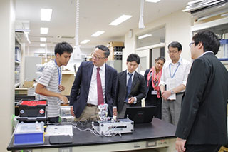 津波情報更新 午後9時47分に舞鶴港で40センチの津波が観測されました❗️京都府では引き続き最大1mの津波に注意が必要です‼️舞鶴市 は、現在、京都府に津波注意報が発表されたため、市内沿岸部に避難指示を発令中⚠️海の中や海岸・河川付近は危険です。直ちに海岸・河川