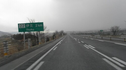 道路上の交通安全メッセージが逆に「事故を増加」させていたと判明 - ナゾロジ