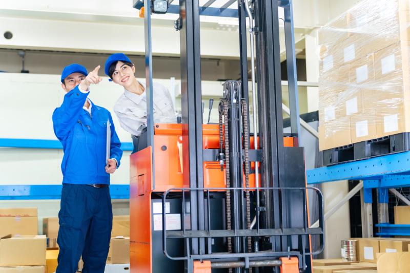 ゲンバの女子力☆ フォークリフトに乗る女性たち 万木雄一