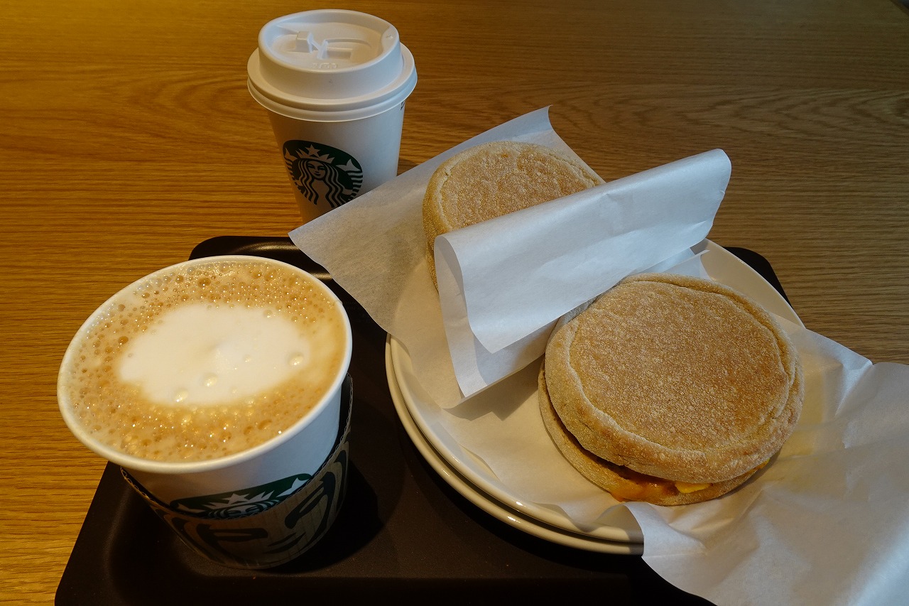 TSUTAYA BOOKSTORE MARUNOUCHI」 丸ビル猫アリーナ