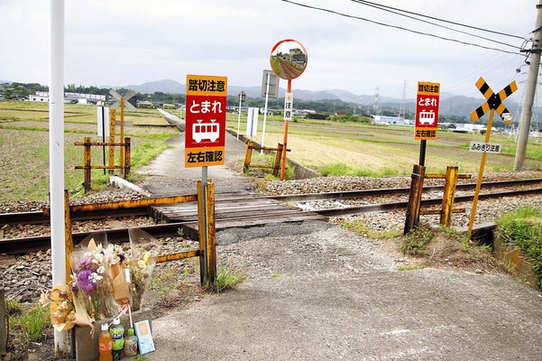 事故多い「遮断機なし踏切」、JR西日本が一時停止促す「新型ゲート」開発 : 読売新聞