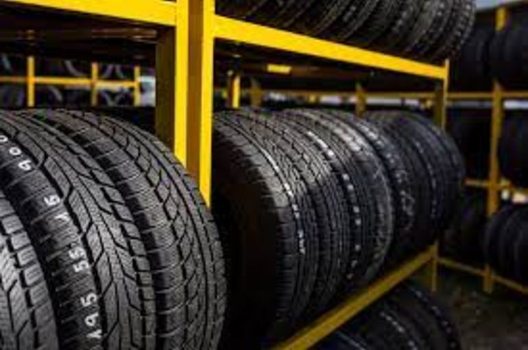 スタッドレスタイヤの寿命は何年？ 見分け方と長持ちさせるコツカー用品のジェームス