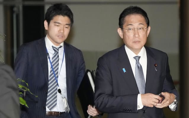 岸田首相長男・翔太郎氏の公邸忘年会、与野党が批判 - 日本経済新聞