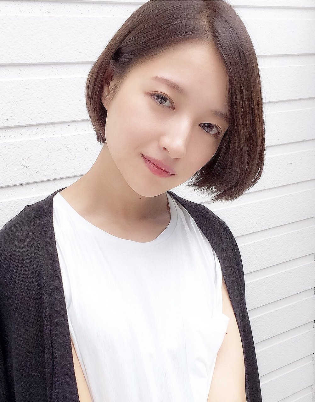 仕事中にオススメの髪型12選きっちりヘアから簡単まとめ髪まで。長さ別にご紹介！Oggi.jp