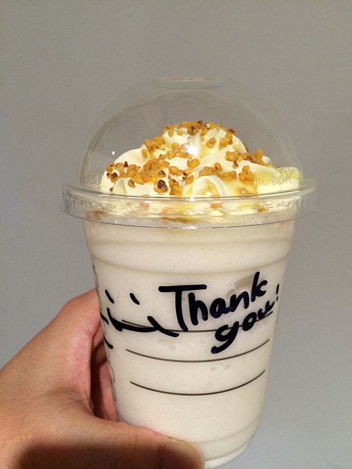 スタバのカップに書かれた素敵な手書きのメッセージ。かなで