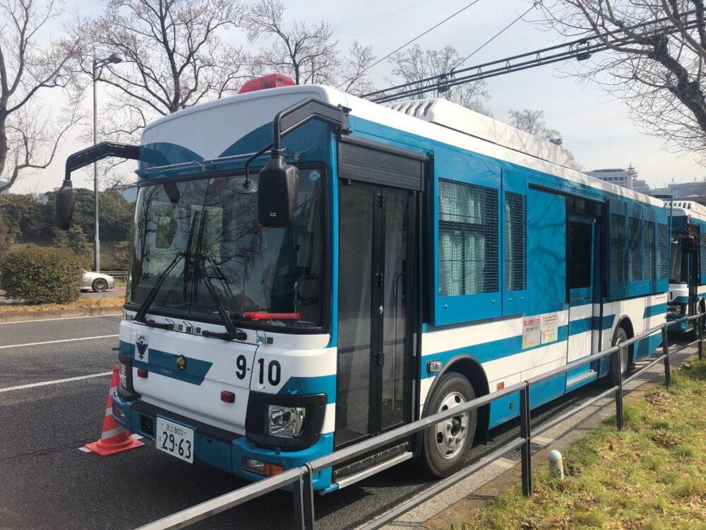 腦退化伯伯撿麵包吃警察護送回家- 香港- 大公文匯網