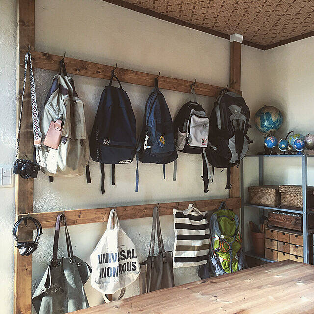 リュックの置き場所はどこがいい？「重いもの」「非常用」などジャンル別にアイデアをご紹介暮らしニスタ