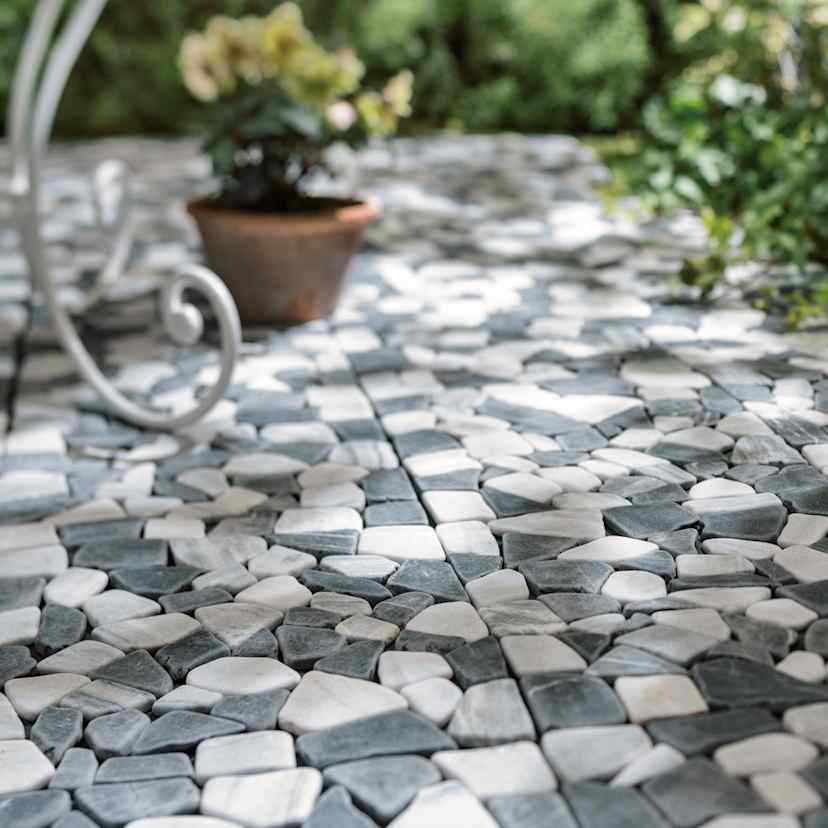 タイル張りテラスで草の生えないお庭！夏はお庭でビアガーデンを♪～神奈川県藤沢市