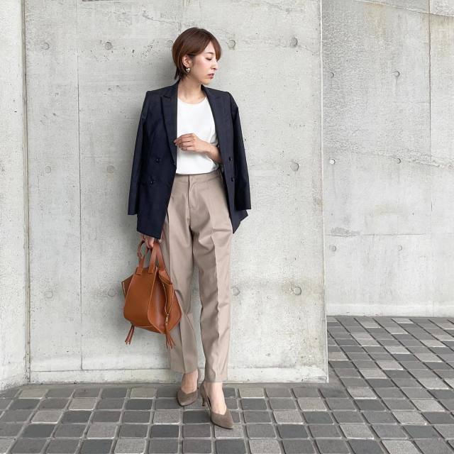 ビジネスにおける女性の服装マナーとは？営業に向かう基本をご紹介Musubuライブラリ