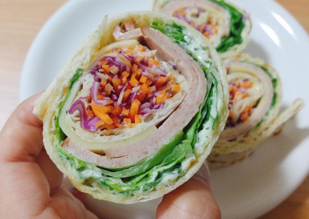 食パンアレンジ コストコBLTハイローラーの作り方 特製ソースのレシピ付き！余ったパン耳も美味しくいただくレシピもあるよ！How to makethe Costco B.L.T. Roll