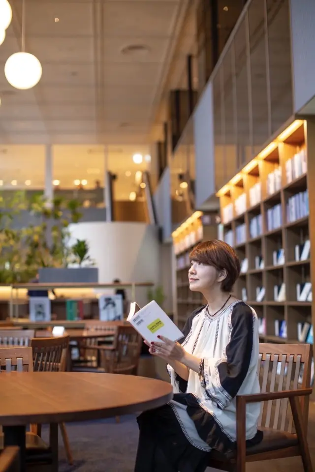 初潜入！丸の内にオープンしたシェアラウンジがとにかく凄すぎる虎ノ門、時々軽井沢の日常