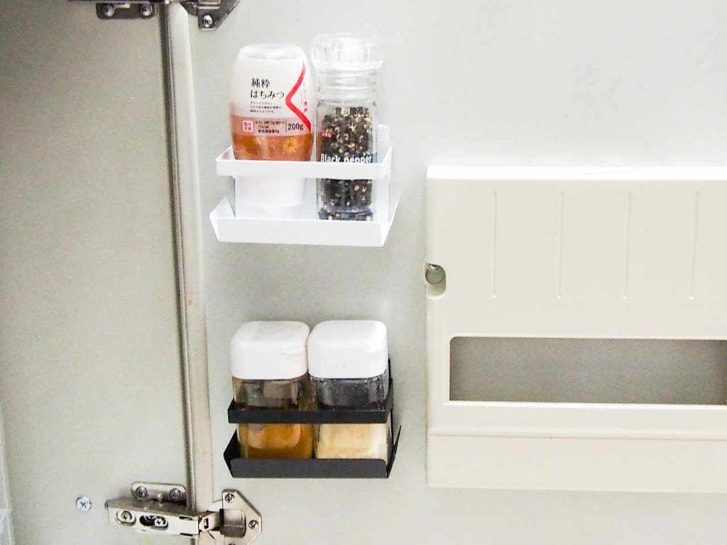 ダイソーの磁石付き小麦粉スパイスボトルレビュ