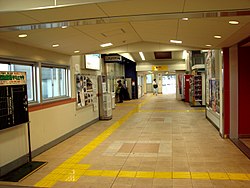 横浜市の駅に復活した「伝言板」、思いをつづる