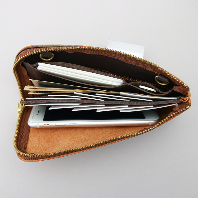 ASCII.jp：スマホサイズの財布が便利！ ヒップポケットにするりと入る