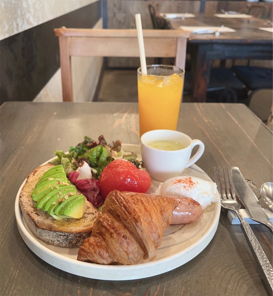 吉祥寺】『Boulangerie Bistro  EPEE(エペ)』ビストロで料理に合う美味しいパンが食べ放題！パン好きには外せないパン屋さん兼ビストロ|あなたの町のベーカリー