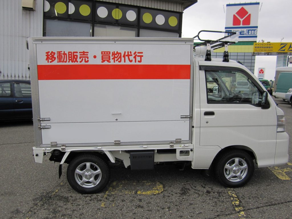 移動販売車を自作する関大女子3人組♪大阪でキッチンカー製作ボックキッチンカ