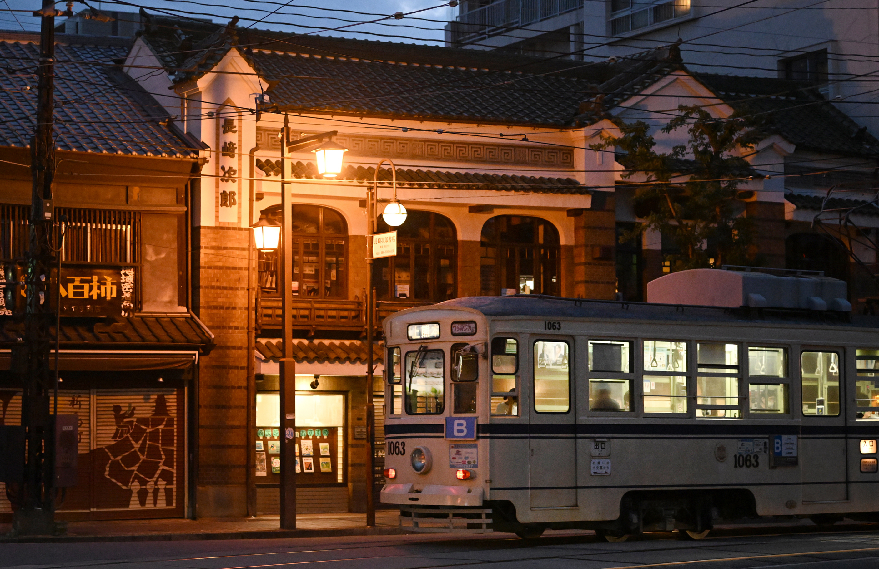 夜の熊本と路面電車 【週末九州乗りつぶし】 |