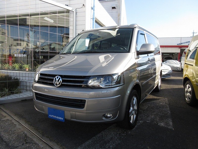 新型フォルクスワーゲン T7 カリフォルニアを徹底解説。日本未導入キャンパーの英国仕様右ハンドル車を中心に新たな魅力とT6 T6.1との違い、グレード・価格他の並行輸入情報- ワイエムワークス公式輸入車・外車専門のプロショップ