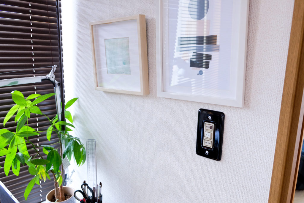 スイッチプレート コンセントカバー 真鍮 1口 2口 3口 電気スイッチカバー SML ゴールド おしゃれ シンプル DIY リノベーション 賃貸新築 模様替え 日本製 人気 : mercato Yahoo!ショップ - 通販 - Yahoo!ショッピング