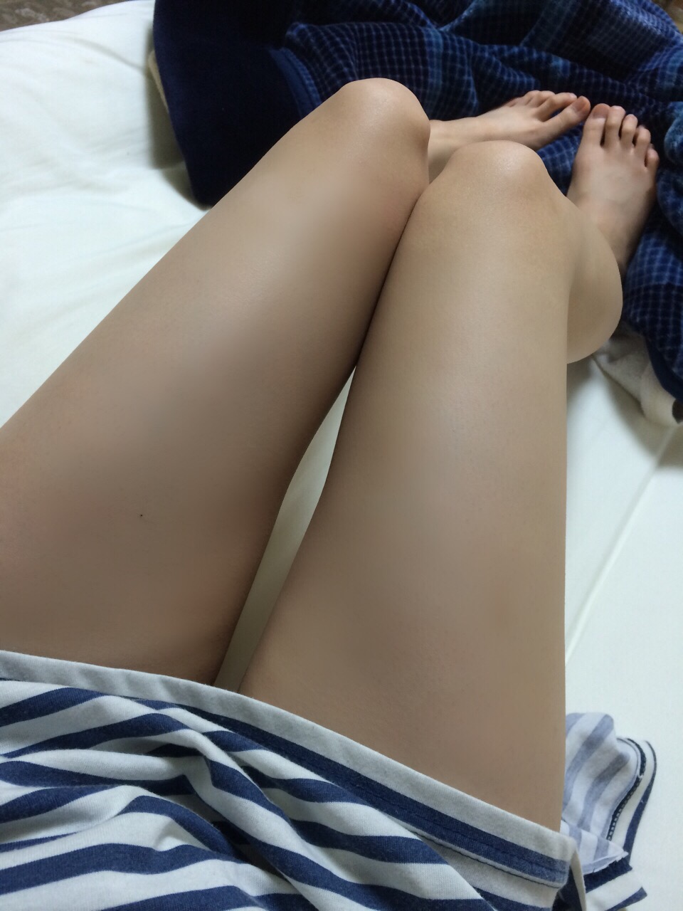 チンコ挟みたくなるエロい足の街撮り画像貼ってこうぜｗｗｗｗｗｗｗｗ | 素人エロ画像やったる夫