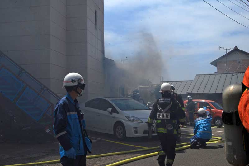 速報】ＪＲ千葉駅前、タクシーが歩道に突っ込む 歩行者２人巻き込まれ搬送 | 千葉日報オンライン