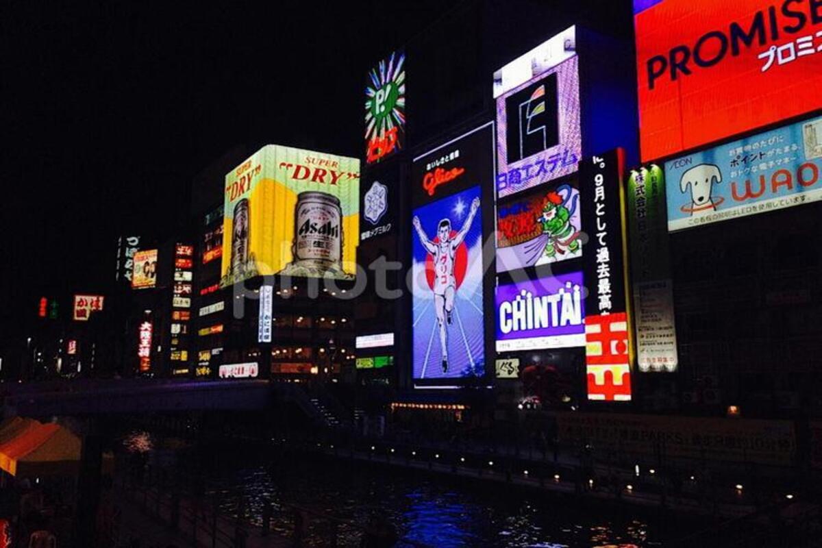 すすきの 】金曜日23:00 すすきの ラブホ街を歩いていたら、Hなホ◯ルから事後終わりのカップルが、