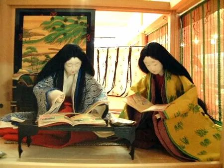 京都・風俗博物館 出張展示】 ２００５年９月撮影 エントランスの十二単・細長・小袿