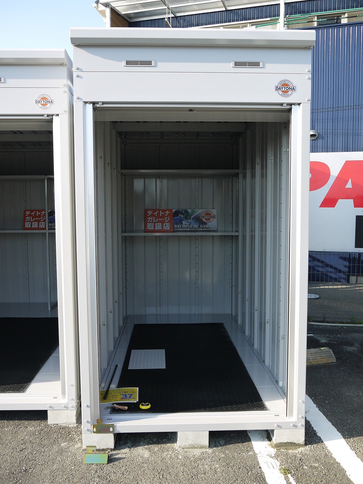 おしゃれでかっこいいバイクガレージはこれでキマリ おすすめ18選のタイプ別の選び方解説 老ライダーブログ オートバイブログ 大人のバイクライフ