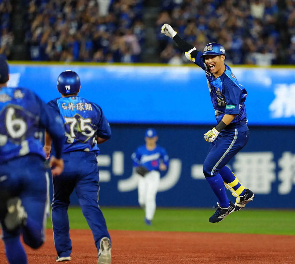 ＤｅＮＡ移籍の京田が入団会見 「声かけてもらい感謝」カナロコ by 神奈川新聞